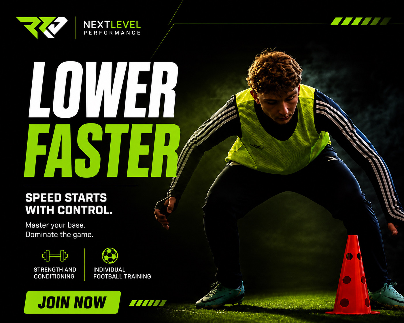 Sportist në pozicion të ulët atletik pranë konit — grafikë “Lower Faster”: shpejtësia fillon me kontroll